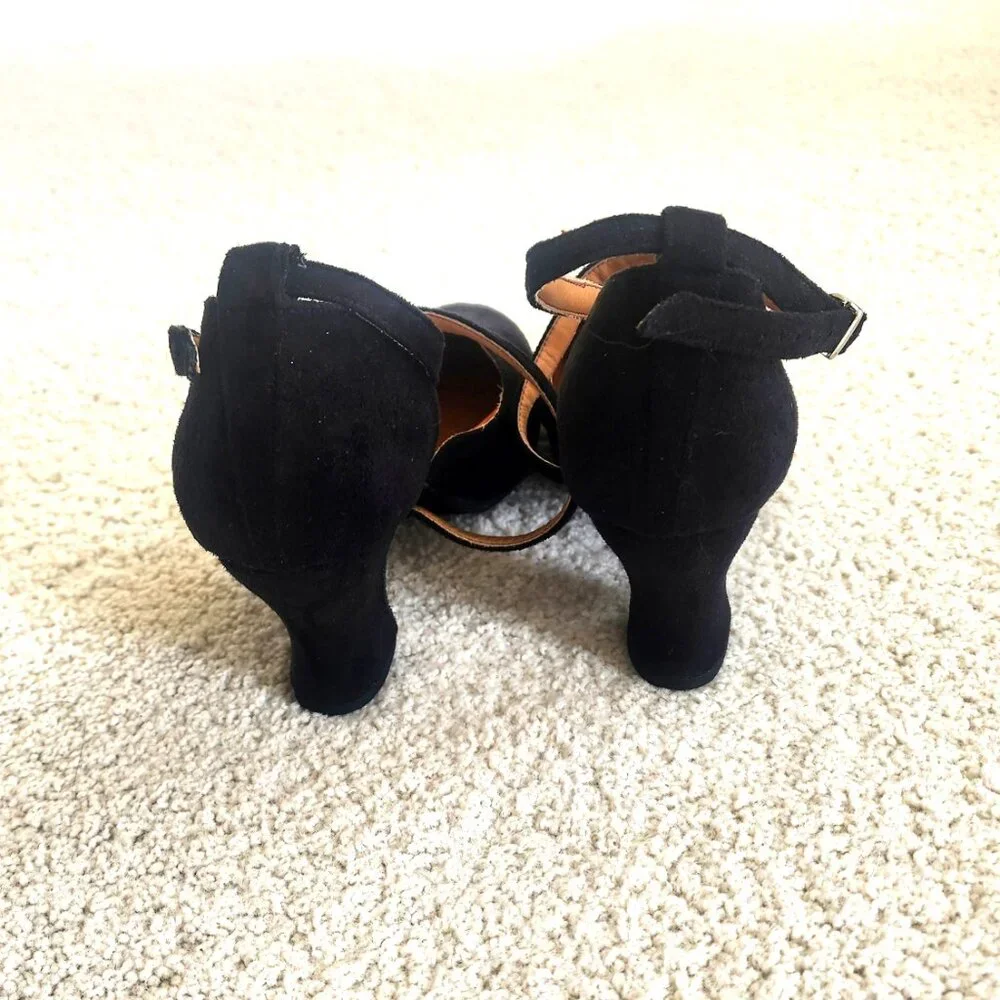 Suedo tango heels size 6 wide - Picture 2 of 7
